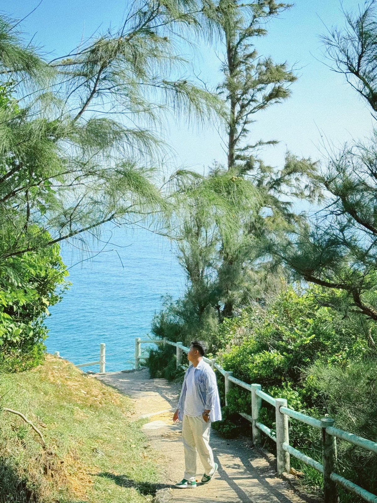 Là một giáo viên có niềm đam mê xê dịch, du khách Hoàng Ba Đình thích được khám phá, trải nghiệm những vùng miền và đặc biệt thích đến những nơi không quá xô bồ như Phú Yên...