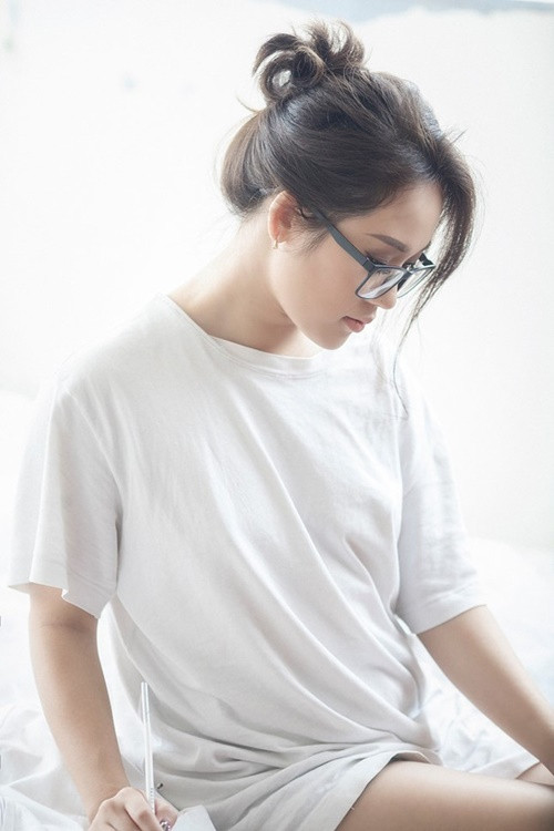 Theo Znews, năm 2017, Diễm Hằng bị tai nạn gãy chân. Nữ diễn viên phải nằm trên giường nửa năm, sức khỏe giảm sút tới 30%. Ảnh: Tiền Phong.