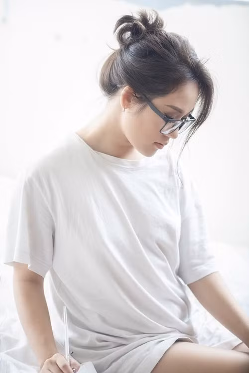 Theo Znews, năm 2017, Diễm Hằng bị tai nạn gãy chân. Nữ diễn viên phải nằm trên giường nửa năm, sức khỏe giảm sút tới 30%. Ảnh: Tiền Phong.