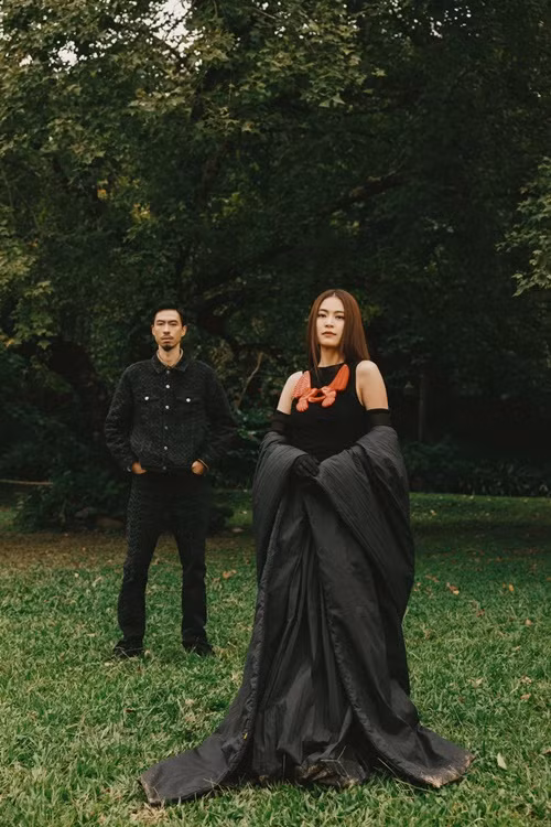 Đen Vâu chia sẻ trên Fanpage, anh hứa sẽ là người đầu tiên chia sẻ với mọi người khi đã suy nghĩ thấu đáo về chuyện tình cảm còn hiện tại anh dồn hết sức cho công việc. Ảnh: FBNV.