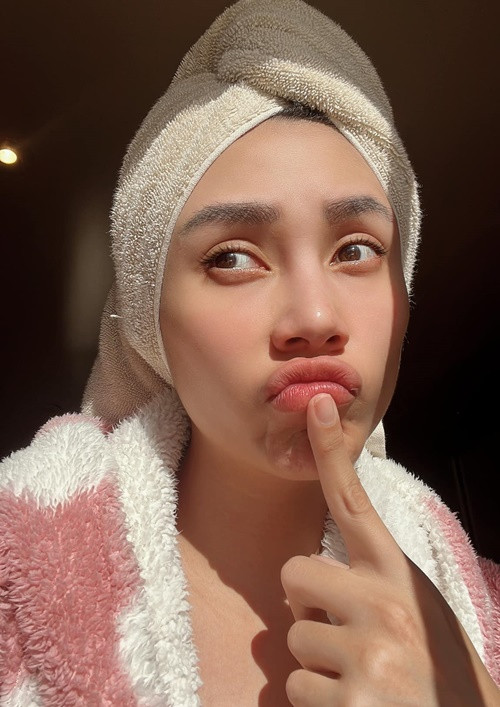 Vợ chồng nữ người mẫu có con bằng phương pháp thụ tinh ống nghiệm.