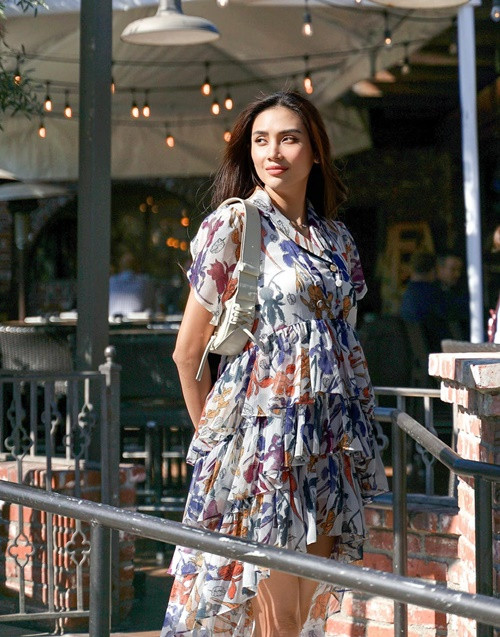 Võ Hoàng Yến chia sẻ trong tương lai, cô sẽ định cư ở xứ cờ hoa để gần chồng con.