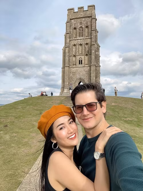 13 năm bên nhau, Quỳnh Lam và Alex du lịch nhiều nước chư Thái Lan, Hong Kong, Singapore, Malaysia, Nhật Bản, Hàn Quốc.