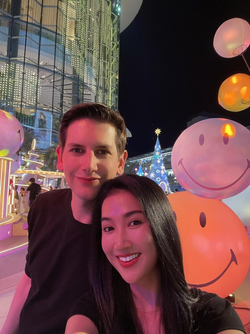 Trong cuộc phỏng vấn với Bảo Vệ Công Lý, Quỳnh Lam cho biết, cô yêu Alex bởi anh hiền lành, giản dị, thật thà.