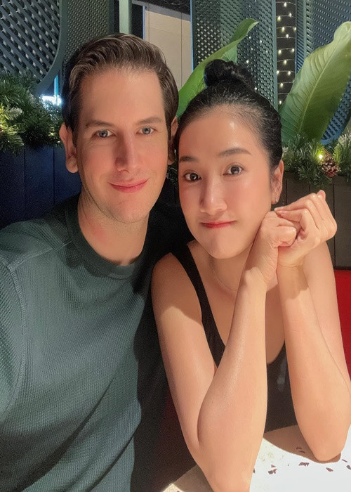 Quỳnh Lam chưa muốn lên xe hoa dù tình cảm với Alex rất mặn nồng.