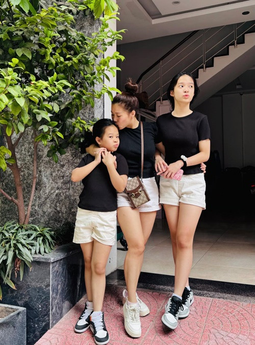 Hai nhóc tì nhà Hồng Đăng đều xinh xắn.