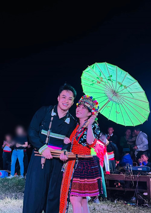 Vợ Hồng Đăng không xinh như hot girl nhưng lại đảm đang, khéo léo.