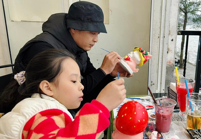 Hồng Đăng dành nhiều thời gian cho các con.