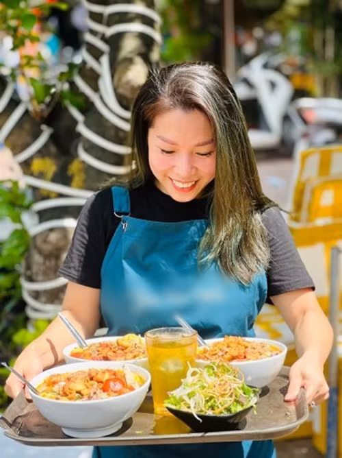 Năm 2022, giữa ồn ào của Hồng Đăng, Anh Đào cho biết, cô sụt cân không phanh, chỉ còn 44 kg. Dễ dàng nhận thấy gương mặt của cô hốc hác rất nhiều so với trước đây.