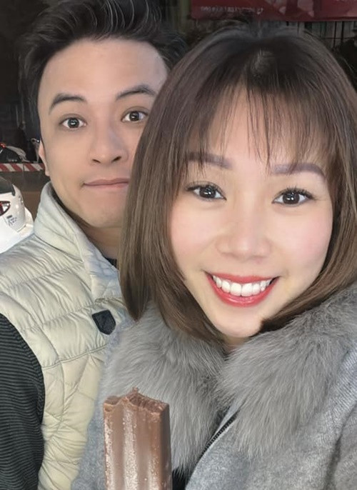 Vợ chồng Hồng Đăng có hai con gái chung.