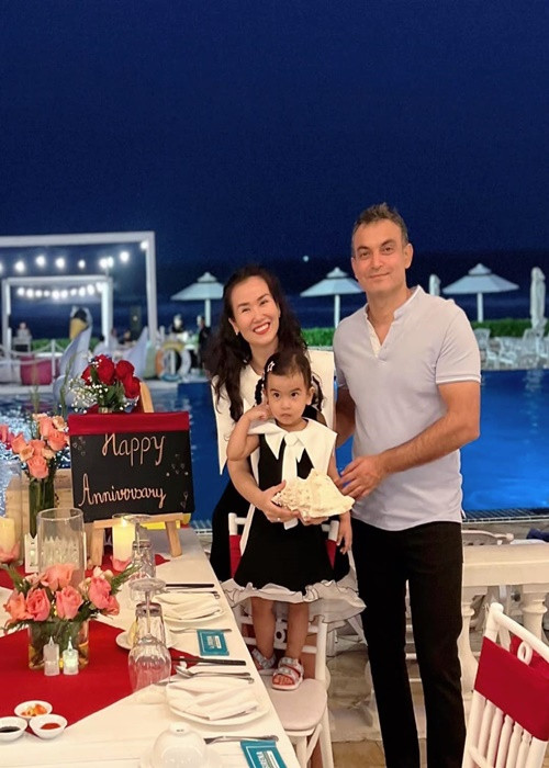 Doanh nhân Vikas Chaudhary hiện tại kinh doanh trong lĩnh vực đá hoa cương. Anh điển trai, phong độ. Ảnh: FBNV.