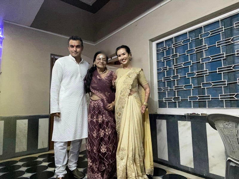 Võ Hạ Trâm chia sẻ, cô từng giữ suy nghĩ không lấy chồng, thậm chí từng ấp ủ dự định đi tu. Sau 7 năm độc thân, cô “trúng tiếng sét ái tính” khi gặp doanh nhân Vikas Chaudhary. Ảnh: FBNV.