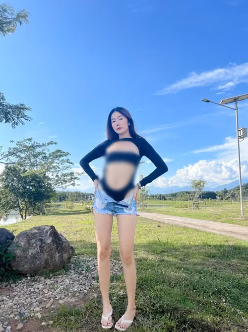 Pimpika hiện tại là một người mẫu tự do.