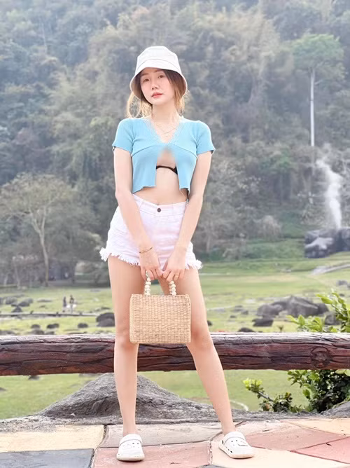 Fan của Pimpika cho rằng cô nàng nên thay đổi phong cách thời trang.