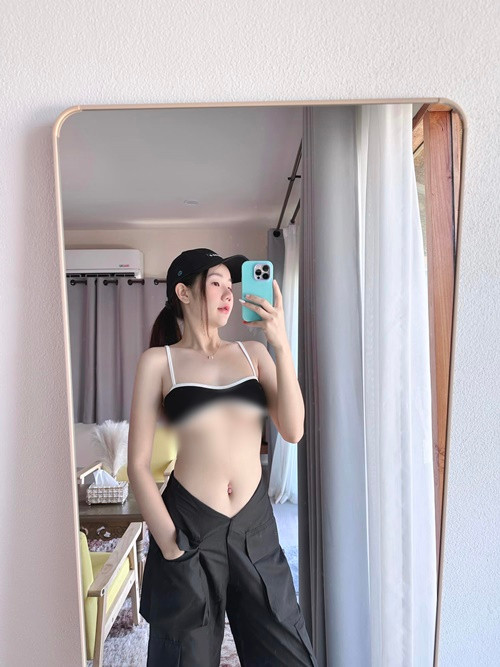 Hot girl người Thái Lan không ngần ngại diện mẫu áo lộ đến nửa vòng một.
