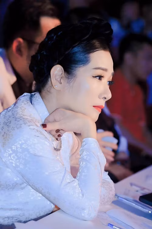 Nữ nghệ sĩ miệt mài hoạt động nghệ thuật.