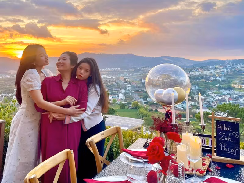 Nữ nghệ sĩ cùng các con thường xuyên đi du lịch.