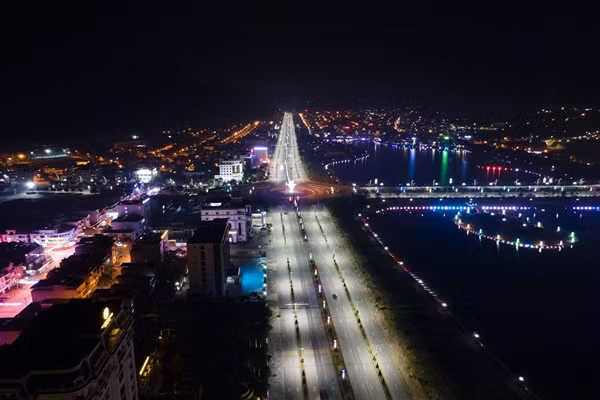 Toàn cảnh thành phố Lai Châu về đêm.