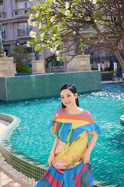 Trước dịch COVID-19, lịch trình của Giáng My dày đặc. "Tôi quay sáng, trưa, chiều, tối, cường độ công việc khó tưởng tượng nổi, có khi quay liền tù tì 12 tập show truyền hình trong 1 ngày. Thời đó, tôi có 2 chương trình phát sóng hàng ngày. Một phần vì tôi sống ở nước ngoài nên mỗi lần quay phải làm 10-12 tập gối đầu... Mỗi tháng đều đều làm 70 tập, chưa kể các event và bay qua bay về gặp đối tác quốc tế, liên hoan phim, gần như không có thời gian ngủ và phải xách va li đi khắp thế giới", người đẹp chia sẻ.