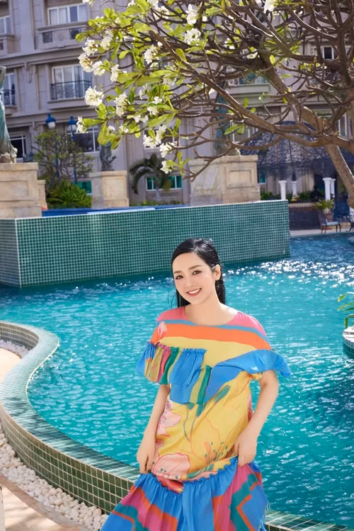 Trước dịch COVID-19, lịch trình của Giáng My dày đặc. "Tôi quay sáng, trưa, chiều, tối, cường độ công việc khó tưởng tượng nổi, có khi quay liền tù tì 12 tập show truyền hình trong 1 ngày. Thời đó, tôi có 2 chương trình phát sóng hàng ngày. Một phần vì tôi sống ở nước ngoài nên mỗi lần quay phải làm 10-12 tập gối đầu... Mỗi tháng đều đều làm 70 tập, chưa kể các event và bay qua bay về gặp đối tác quốc tế, liên hoan phim, gần như không có thời gian ngủ và phải xách va li đi khắp thế giới", người đẹp chia sẻ.