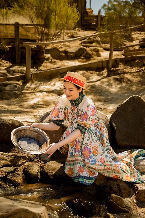 Thi thoảng, "nữ hoàng ảnh lịch" đi du lịch nước ngoài.