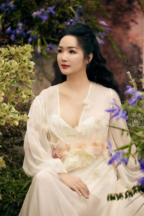 Hoa hậu Đền Hùng Giáng My dày dặn kinh nghiệm chấm thi trong nước và quốc tế.