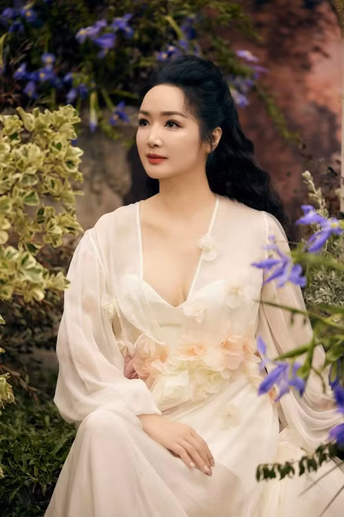 Hoa hậu Đền Hùng Giáng My dày dặn kinh nghiệm chấm thi trong nước và quốc tế.