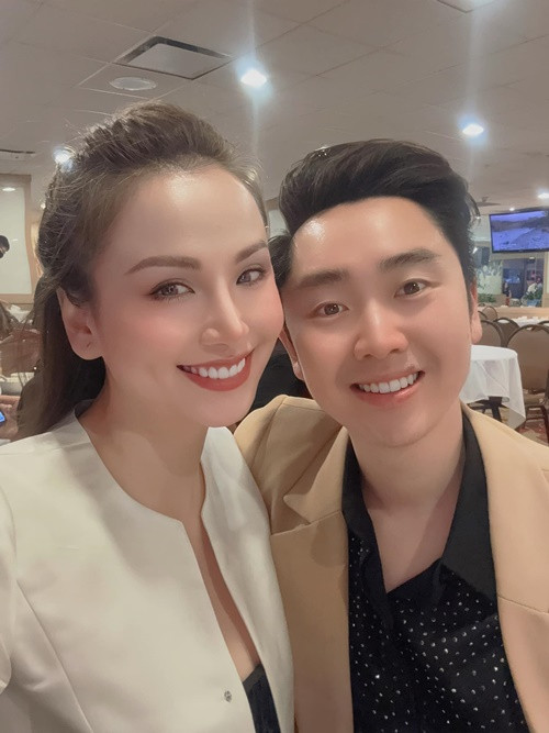 Diễm Hương chia sẻ, chồng yêu thương con trai riêng của cô như con ruột.