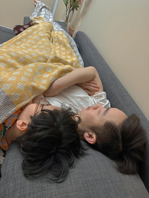 Diễm Hương khoe chồng và con riêng quấn quýt.