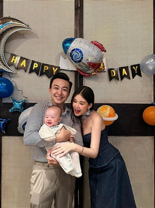 Ngân Anh và Phan Tô Ny kết hôn vào năm 2022. Cô sinh con trai đầu lòng năm 2023.