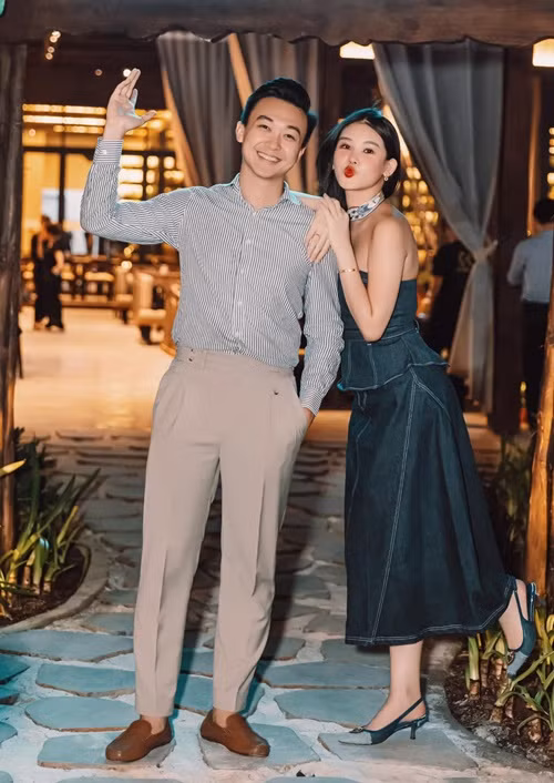 Ngân Anh cũng kín tiếng khi hẹn hò MC Phan Tô Ny. Chỉ đến khi sắp làm đám cưới, nàng hậu mới chia sẻ chuyện tình cảm.