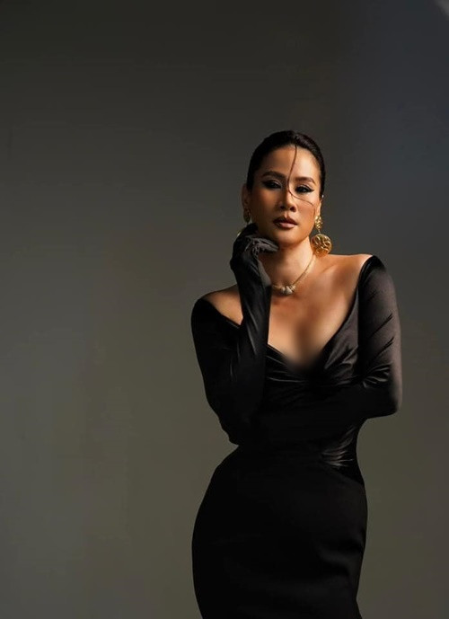 Mới đây, khi đăng tải hình ảnh gợi cảm, Thân Thúy Hà được nhiều bạn bè hết lời khen ngợi nhan sắc. "Đẹp quá, đại bàng (biệt danh của Thân Thúy Hà trong nhóm bạn thân) ơi", Tăng Thanh Hà viết.