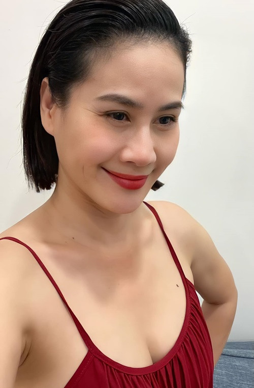 Không ít lần, "bà trùm phản diện" mặc táo bạo khoe vóc dáng nóng bỏng.