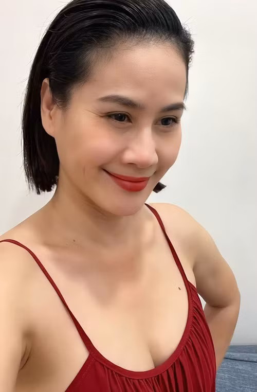 Không ít lần, "bà trùm phản diện" mặc táo bạo khoe vóc dáng nóng bỏng.