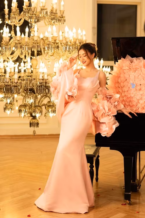 Trước Đóa hoa mong manh, Maya tham gia một số phim như Em là của em, Scandal: Bí mật thảm đỏ, Cô dâu đại chiến.