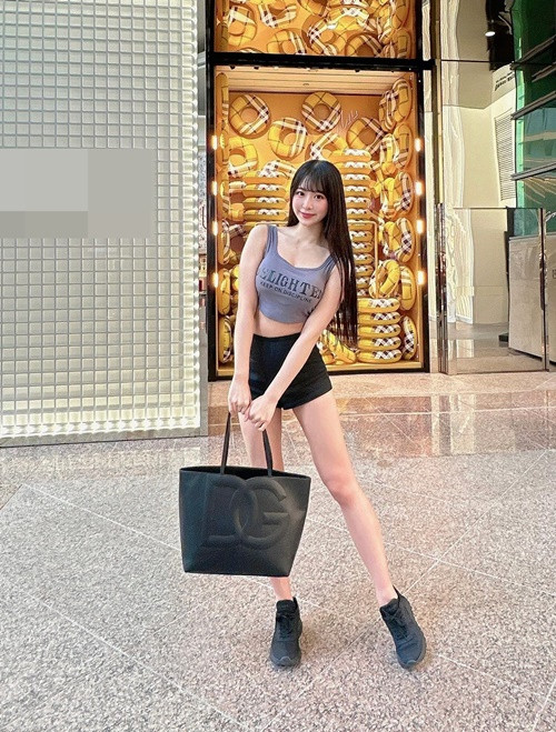 Hot girl người Nhật Bản có lượng fan lên đến 1 triệu người trên Instagram.
