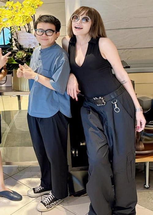 Dịp sinh nhật, Thanh Hà được người bạn đời dành tặng những món quà bất ngờ.