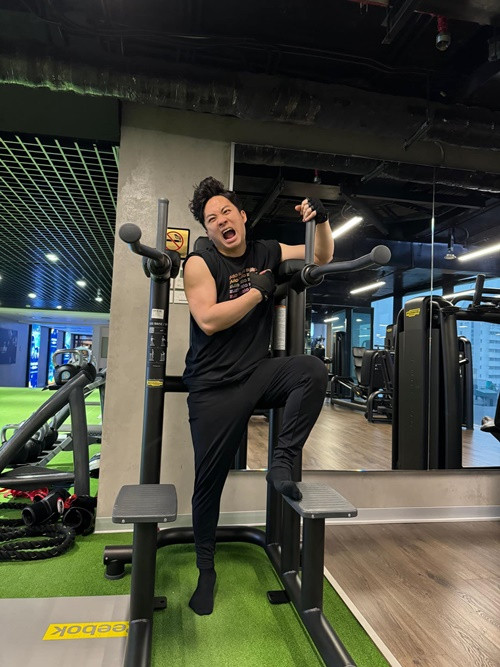 Nam ca sĩ ngày càng phong độ nhờ chăm tập luyện. Ảnh: FBNV.