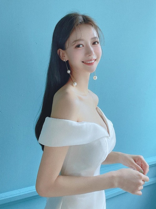 Nụ cười đầy tỏa nắng của Lee Ayoung cũng giúp cô nàng dễ dàng "đốn tim" người đối diện.