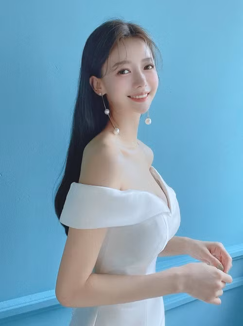 Nụ cười đầy tỏa nắng của Lee Ayoung cũng giúp cô nàng dễ dàng "đốn tim" người đối diện.