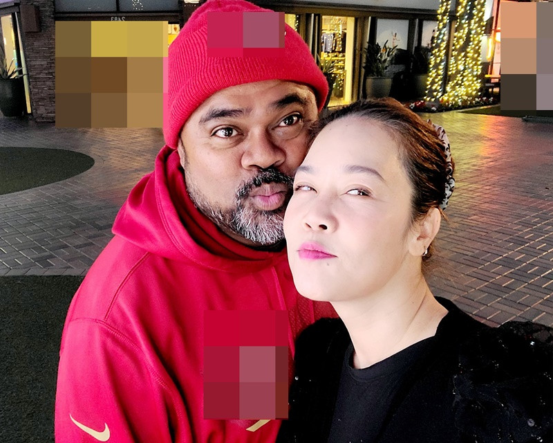 "Tôi có nói với anh Dũng là chờ đến lúc hai vợ chồng hết việc mới toàn tâm toàn ý nghĩ đến đám cưới, rồi cùng đi tuần trăng mật. Nghĩa là tôi muốn đám cưới khi không còn vướng bận hoặc có người ảnh hưởng đến chúng tôi nữa, khả năng là năm 70 tuổi", Thu Phương chia sẻ trên Tiền Phong.