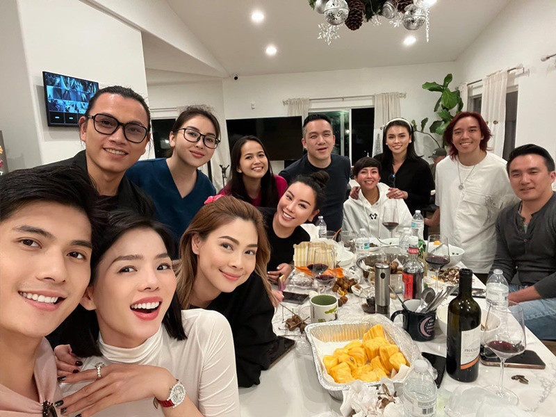 Đôi uyên ương trở thành tâm điểm mỗi khi xuất hiện.