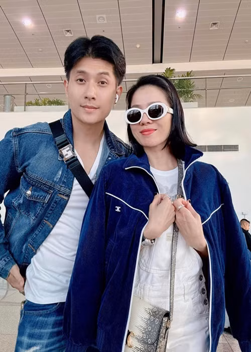 Cặp đôi "chị em" hẹn hò trong 4 năm qua.