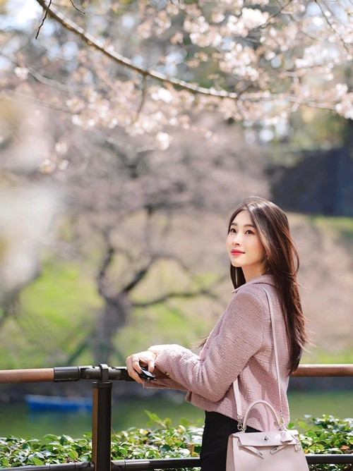 Cách đây ít ngày, Thu Thảo đăng tải hình ảnh du lịch Nhật Bản. Ảnh: FBNV.