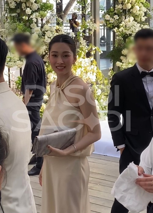 Trong một clip, Thu Thảo còn bị soi dáng đi khệ nệ như bà bầu. Ảnh: Đời Sống Pháp Luật.