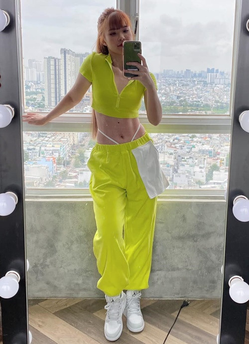 “Nữ hoàng hội chợ” có gu thời trang năng động.