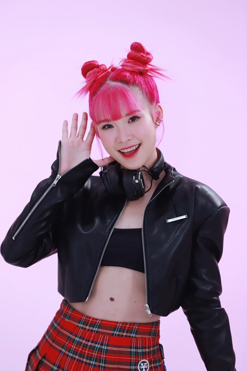 Ở tuổi 34, Khởi My được nhiều người khen nhan sắc vẫn trẻ trung.