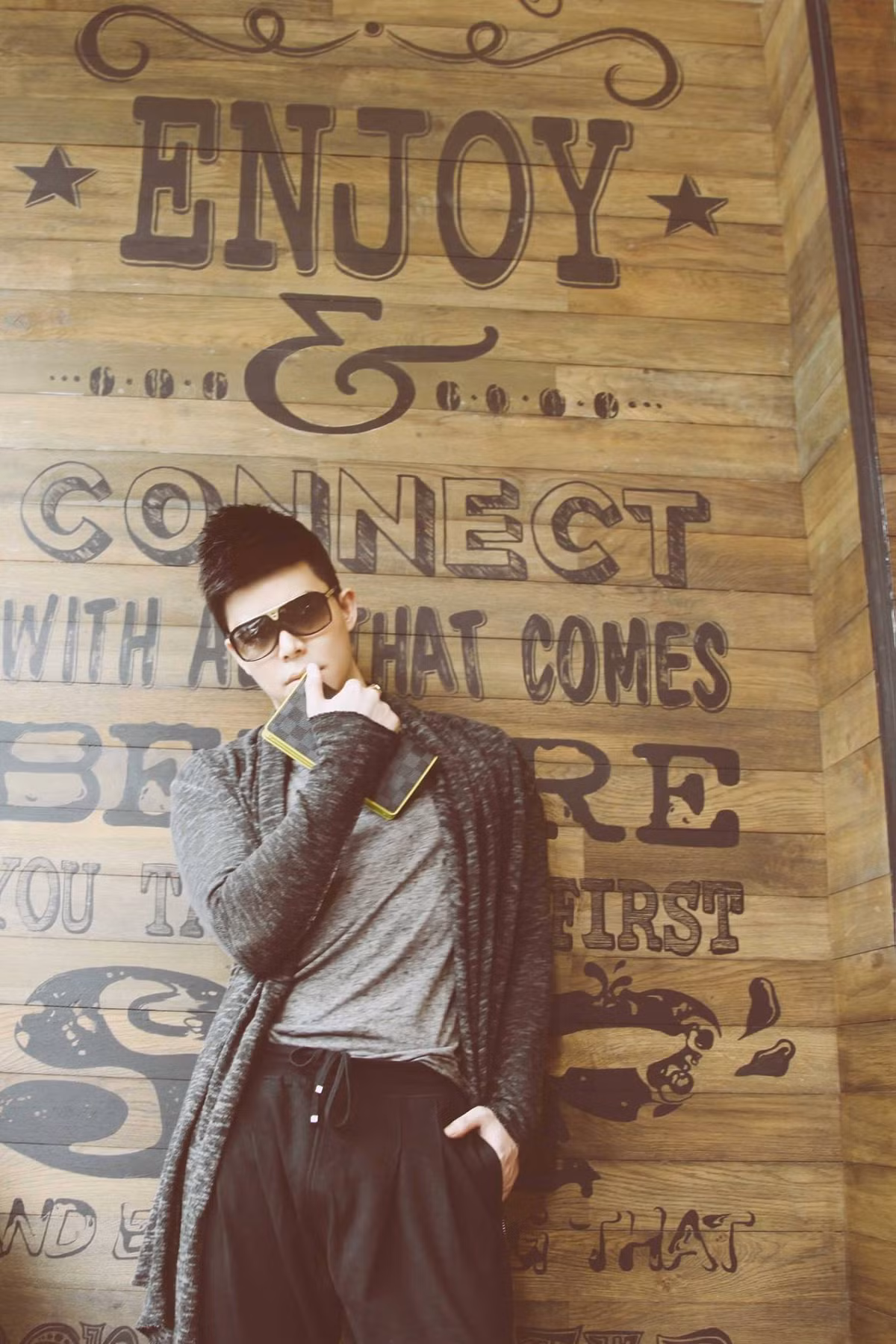 Nam ca sĩ chia sẻ trên Thương Hiệu Pháp Luật, anh muốn giữ những điều riêng tư cho bản thân. Ảnh: FBNV.