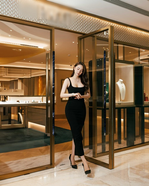 Nữ ca sĩ ngày càng đẹp mặn mà khi đã làm mẹ.