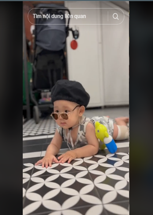 Con trai của Minh Hằng và chồng đại gia tên thân mật là Mỡ, vô cùng kháu khỉnh.